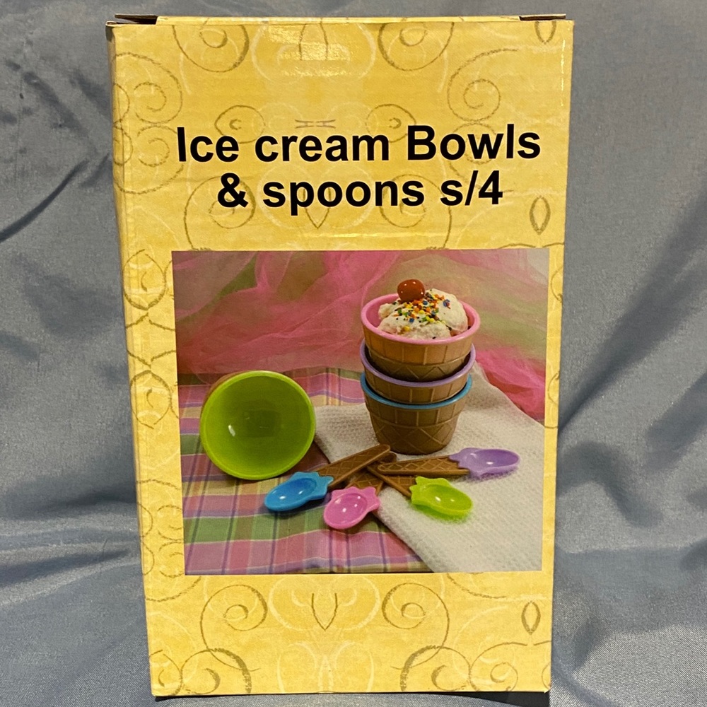 Ice cream bowls and spoons..never used